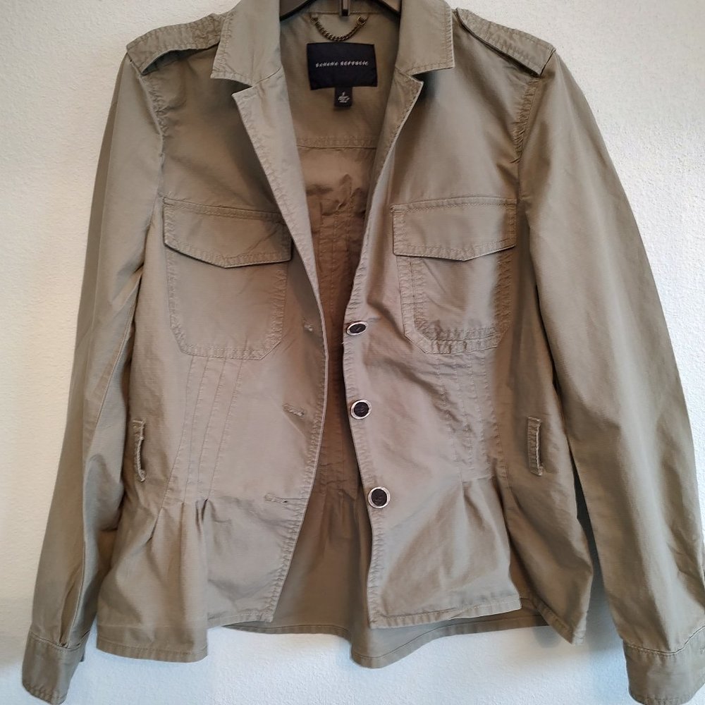 Banana Republic light army green color jacket Button Size 8